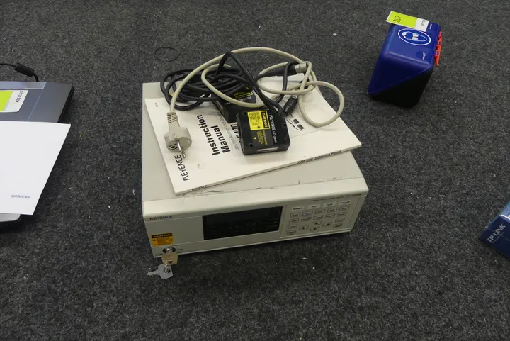 Keyence LC-2400 Laser-Wegmesssystem